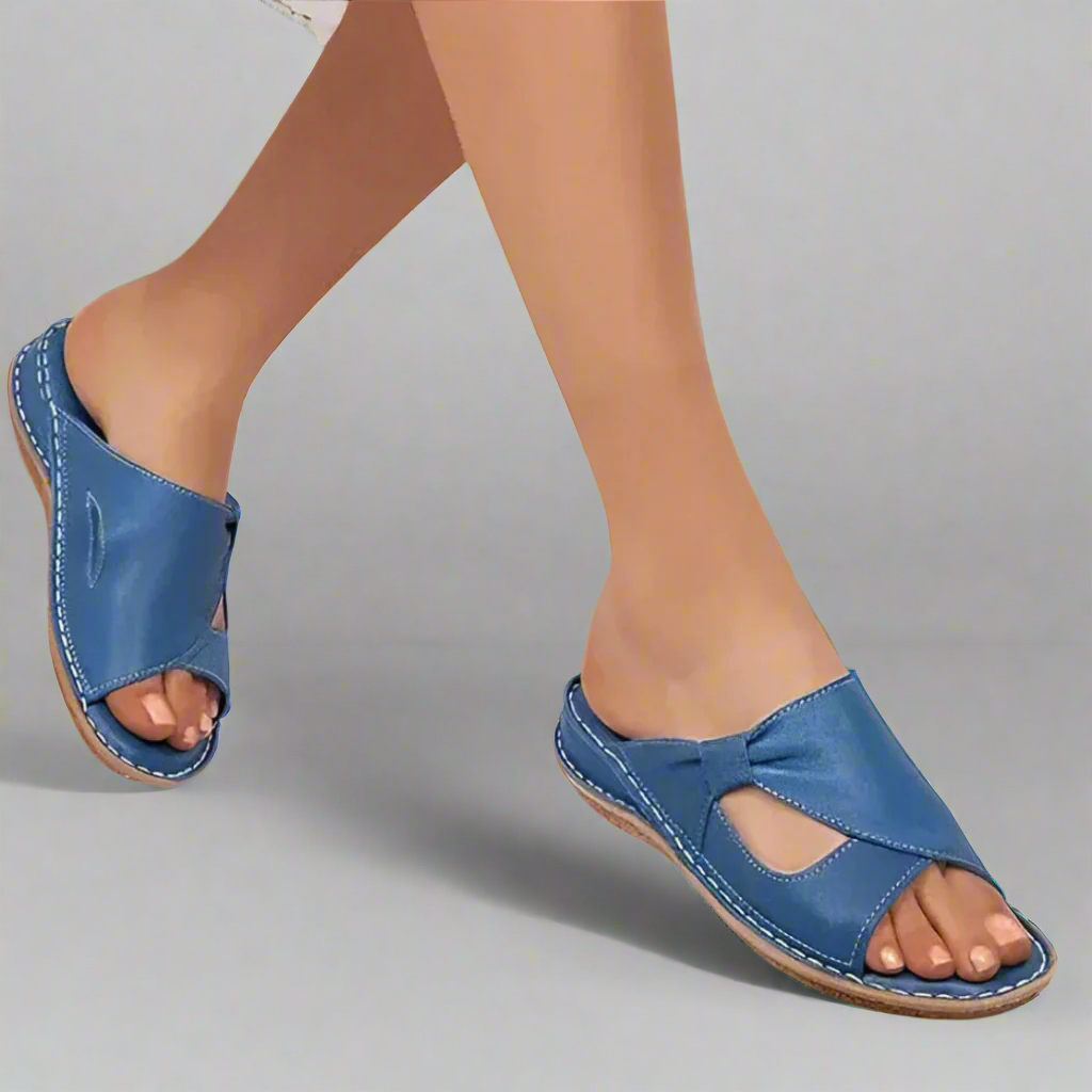INES™ - Sandalia baja con costura a contraste