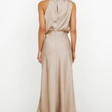 CARLINE™ - Vestido largo de satén con escote halter