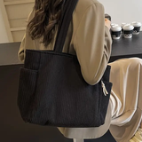 TILDA™ – Bolso tote acanalado con detalle de cordón