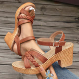 MINA™ - Sandalias con tacón entrelazado