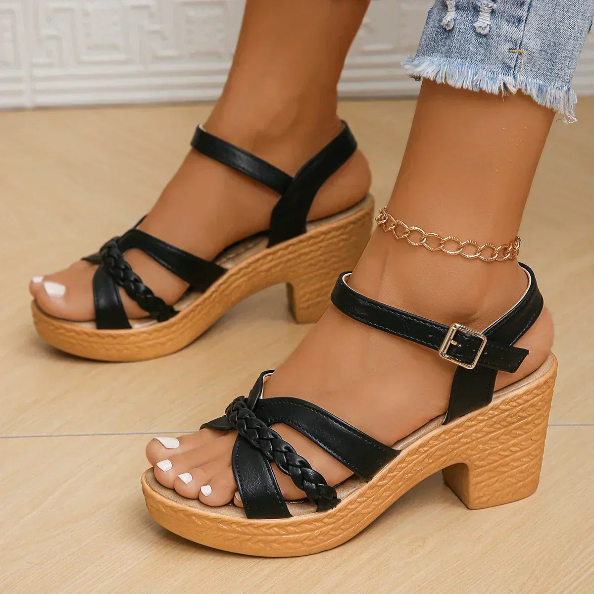 MINA™ - Sandalias con tacón entrelazado